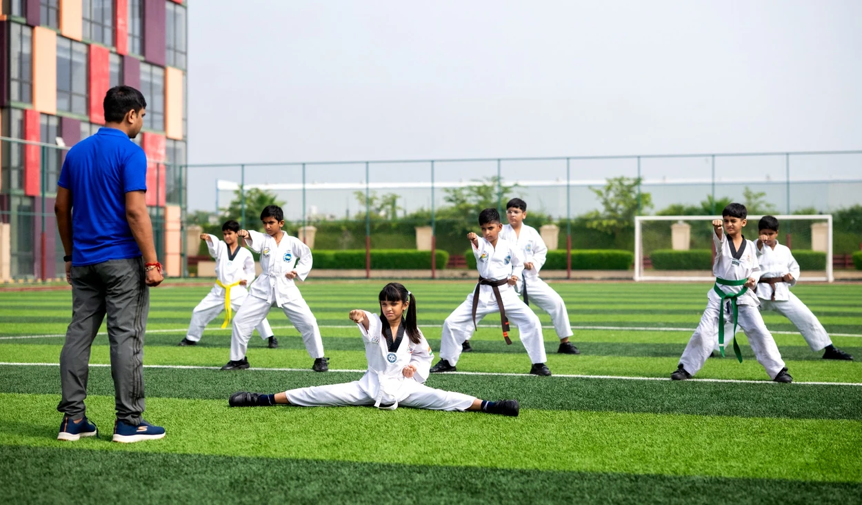 taekwondo-training-sports-field-sparsh-global-school